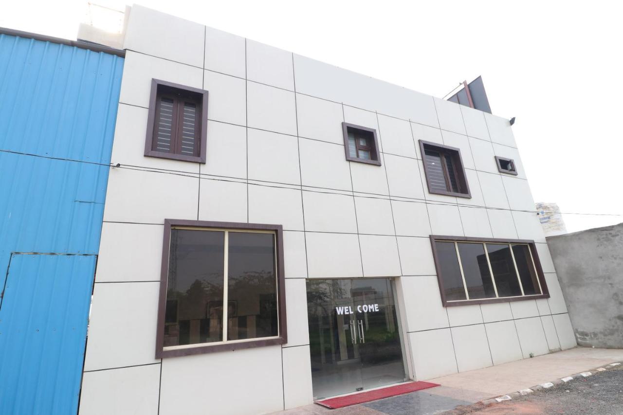 Oyo 28338 New Life Hotel Banur Exterior foto